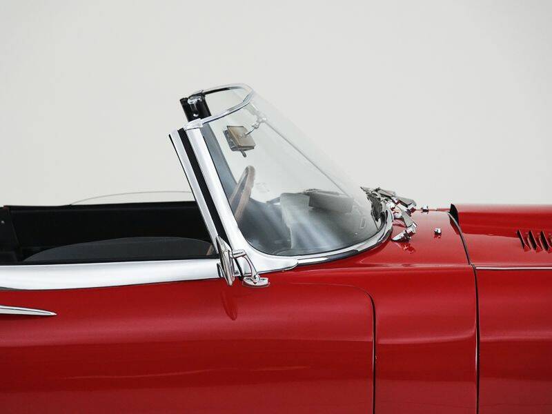 Image 13/15 de Jaguar E-Type "Lightweight" (1963)