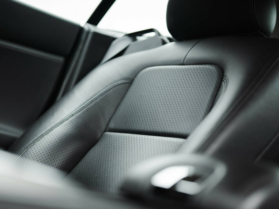 Image 29/33 of Jaguar XKR (2008)