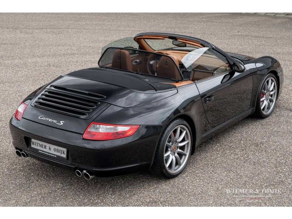 Image 13/32 of Porsche 911 Carrera S (2005)
