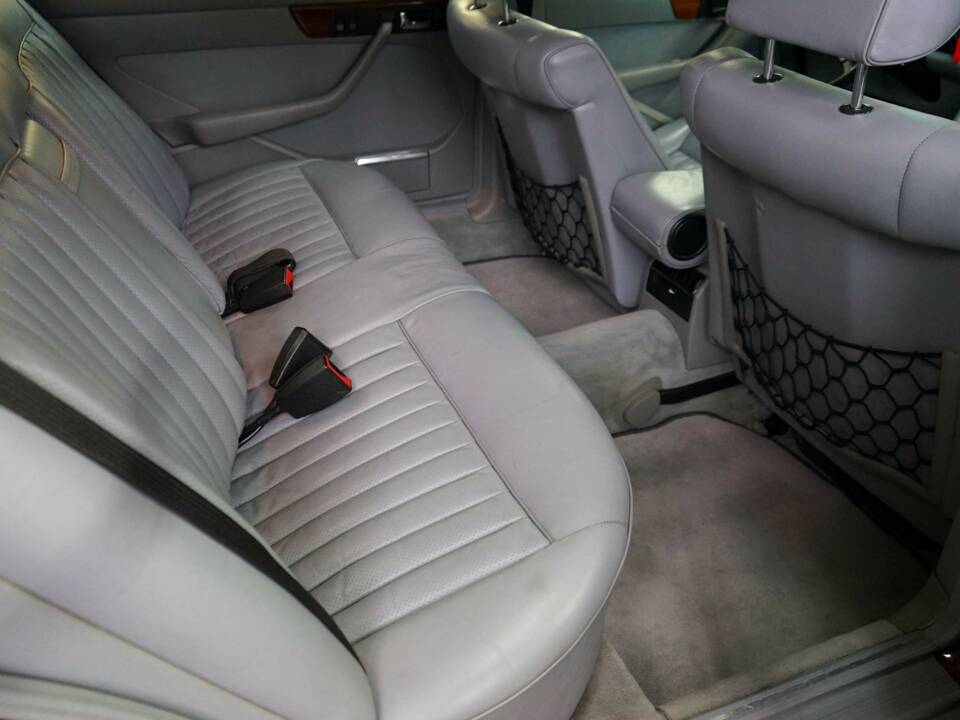 Immagine 25/42 di Mercedes-Benz 500 SEL (1982)