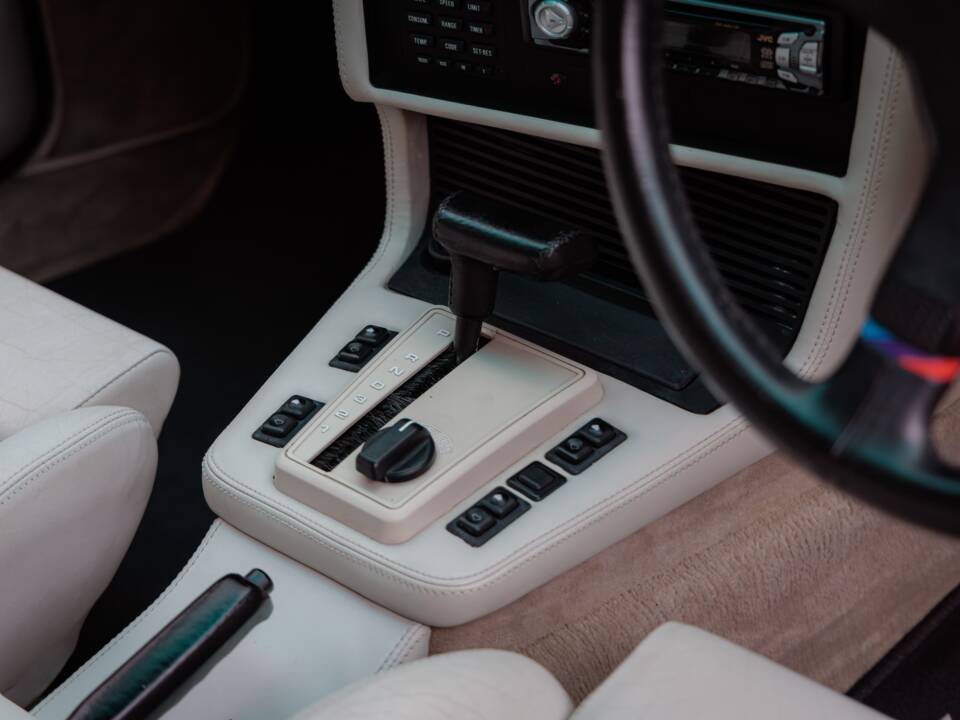 Afbeelding 18/27 van BMW 635 CSi (1989)