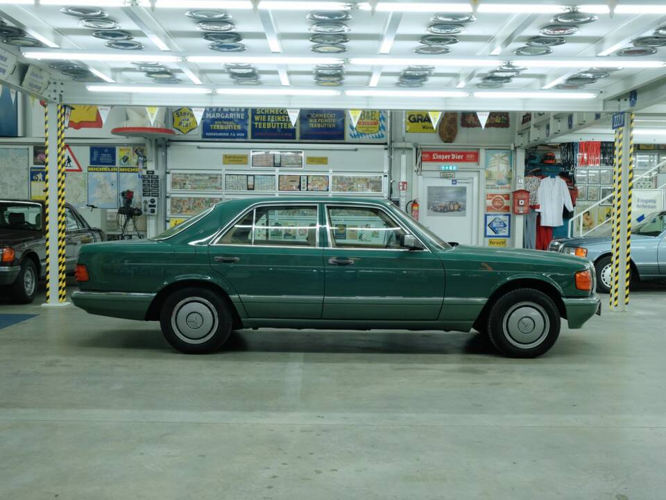 Bild 50/50 von Mercedes-Benz 260 SE (1990)