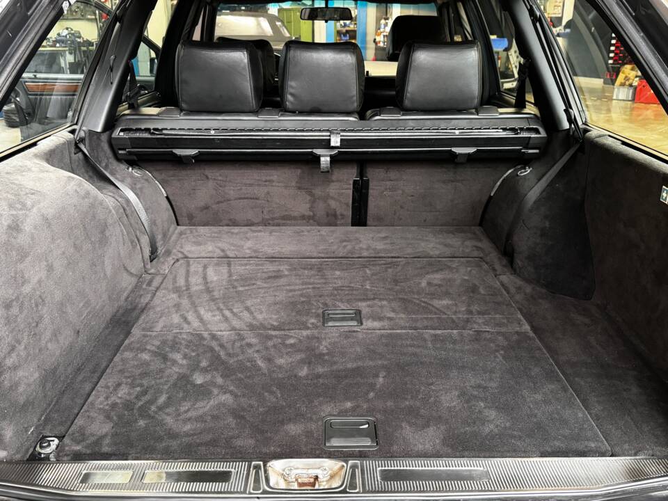 Bild 45/54 von Mercedes-Benz 300 TD Turbo (1993)