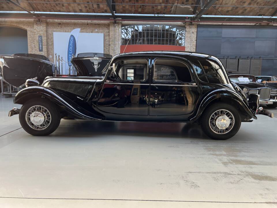 Image 13/30 de Citroën Traction Avant 11 B (1949)