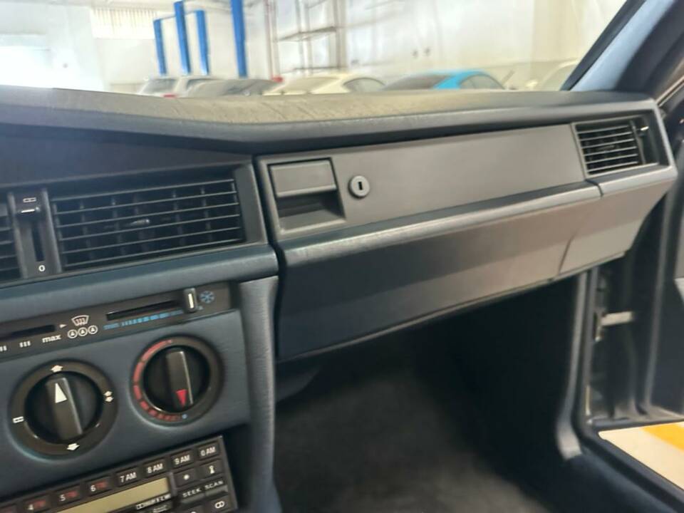 Bild 47/69 von Mercedes-Benz 190 E (1988)