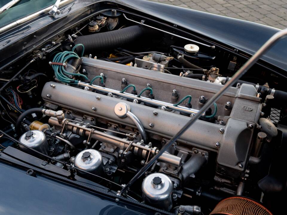 Image 63/79 of Aston Martin DB 6 (1968)