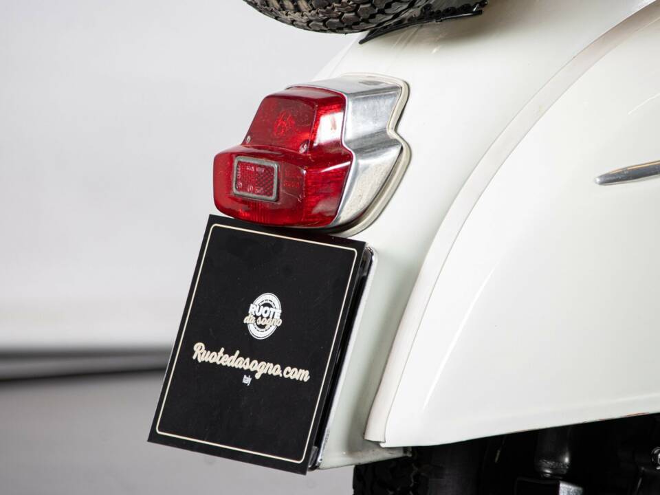 Image 21/50 of Piaggio Vespa 125 Super (1966)