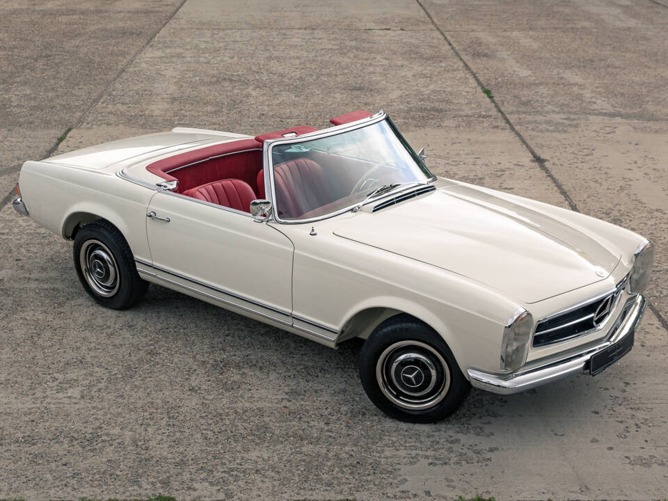 Image 1/60 of Mercedes-Benz 230 SL (1967)