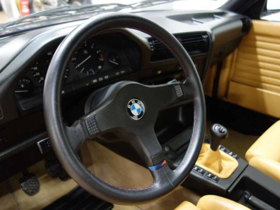 Bild 11/15 von BMW 320i (1988)