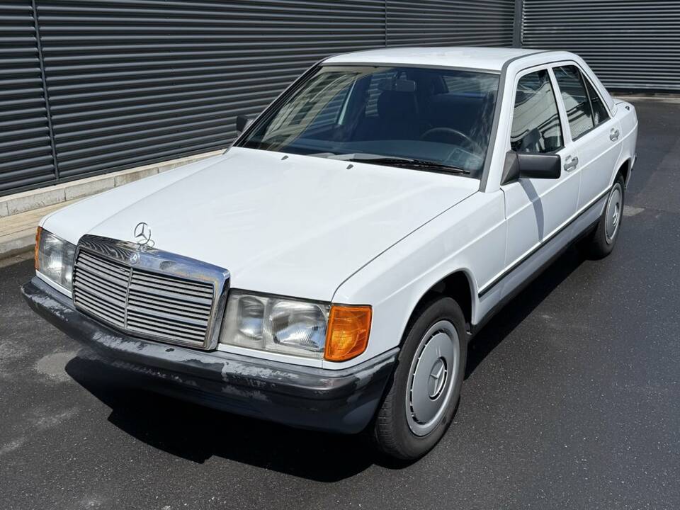 Bild 1/8 von Mercedes-Benz 190 E (1987)