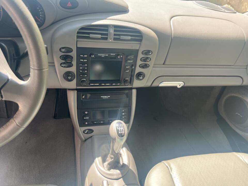 Image 15/39 of Porsche 911 Carrera 4S (2002)