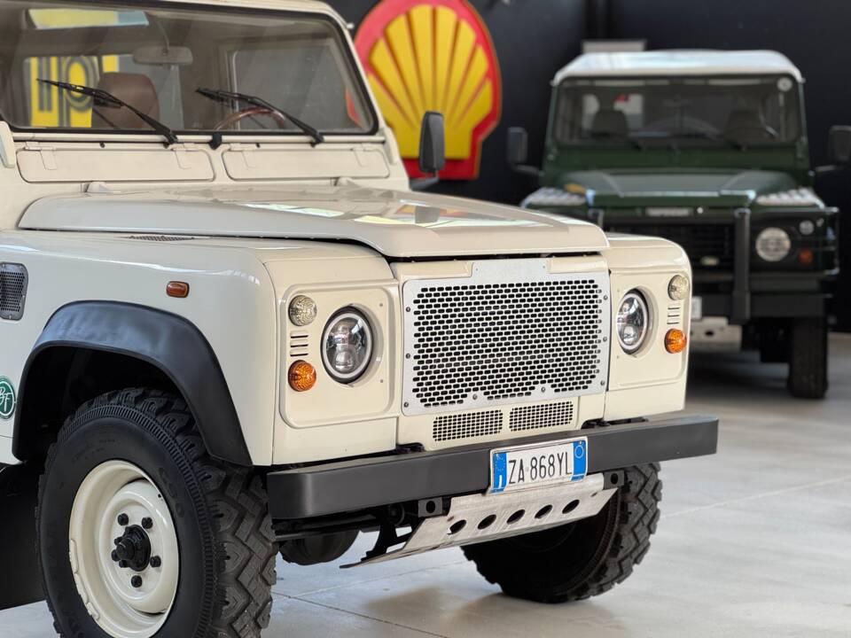 Bild 3/61 von Land Rover Defender 90 Td5 (2000)