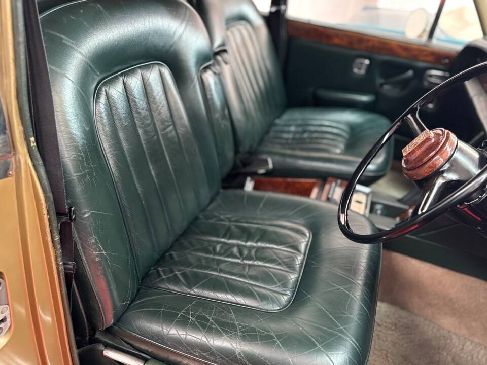 Image 22/23 of Rolls-Royce Silver Shadow I (1975)