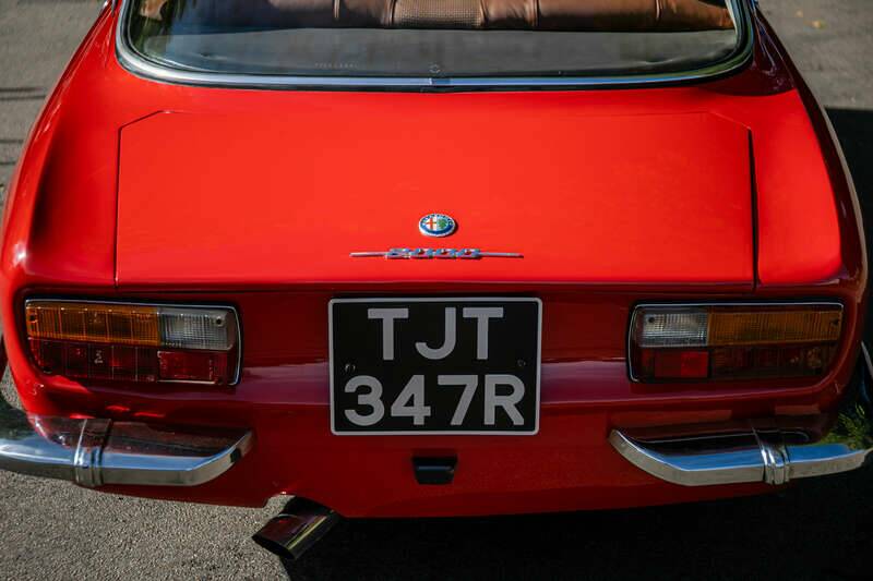 Image 28/45 of Alfa Romeo 2000 GT Veloce (1975)