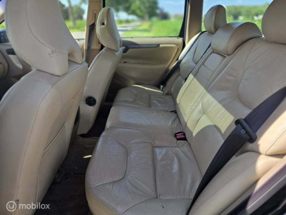Image 28/39 of Volvo V 70 2.4 (2006)