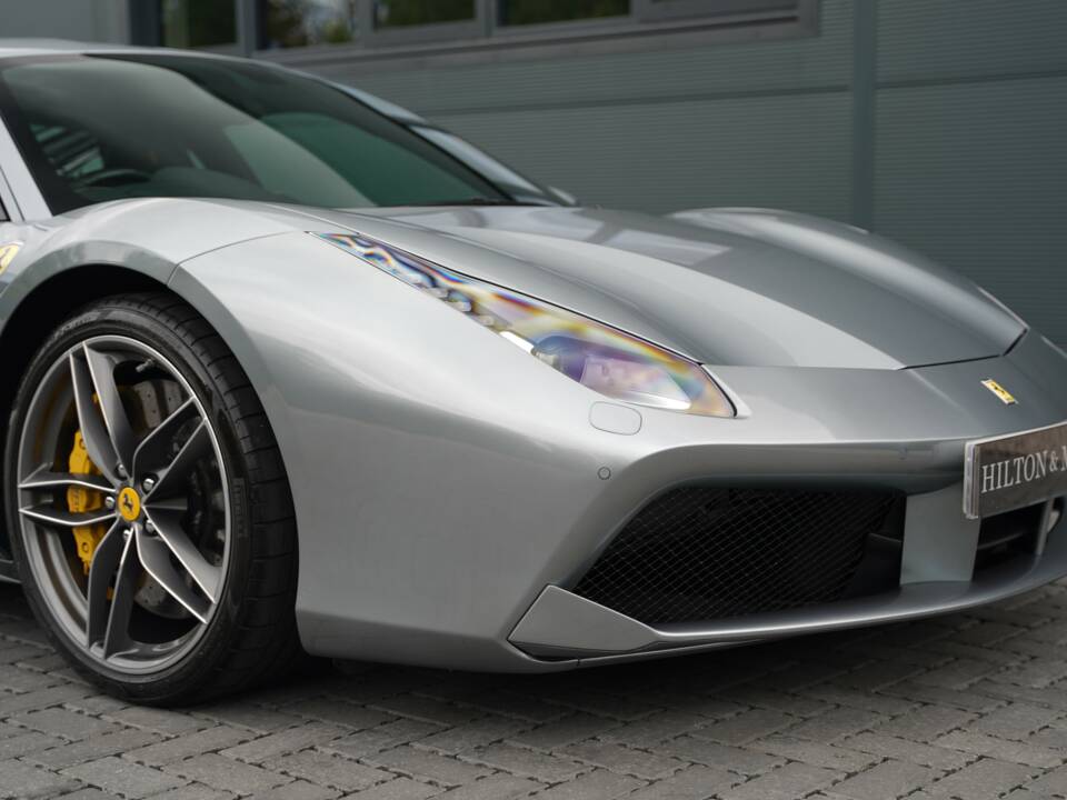 Image 25/50 of Ferrari 488 GTB (2017)