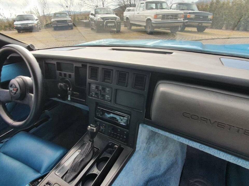 Image 12/20 of Chevrolet Corvette (1987)