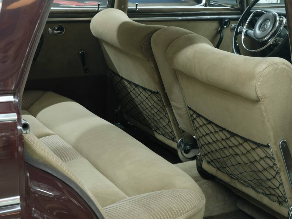 Image 43/50 of Mercedes-Benz 300 SE lang (1965)