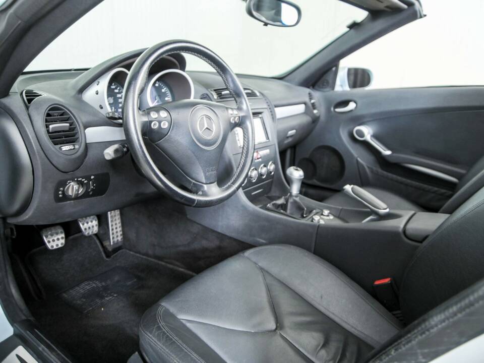 Immagine 11/50 di Mercedes-Benz SLK 200 Kompressor (2004)