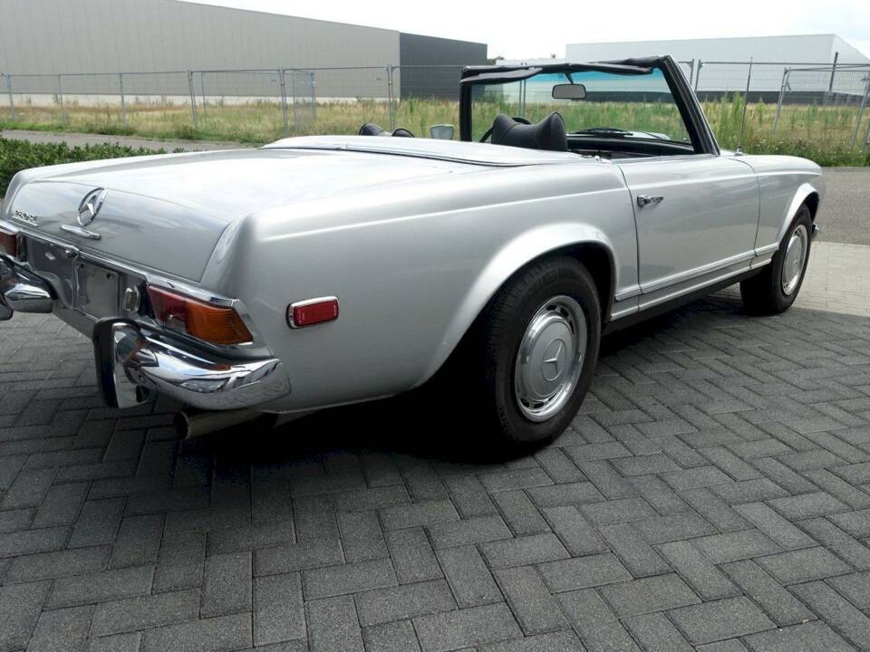 Image 13/36 of Mercedes-Benz 280 SL (1970)