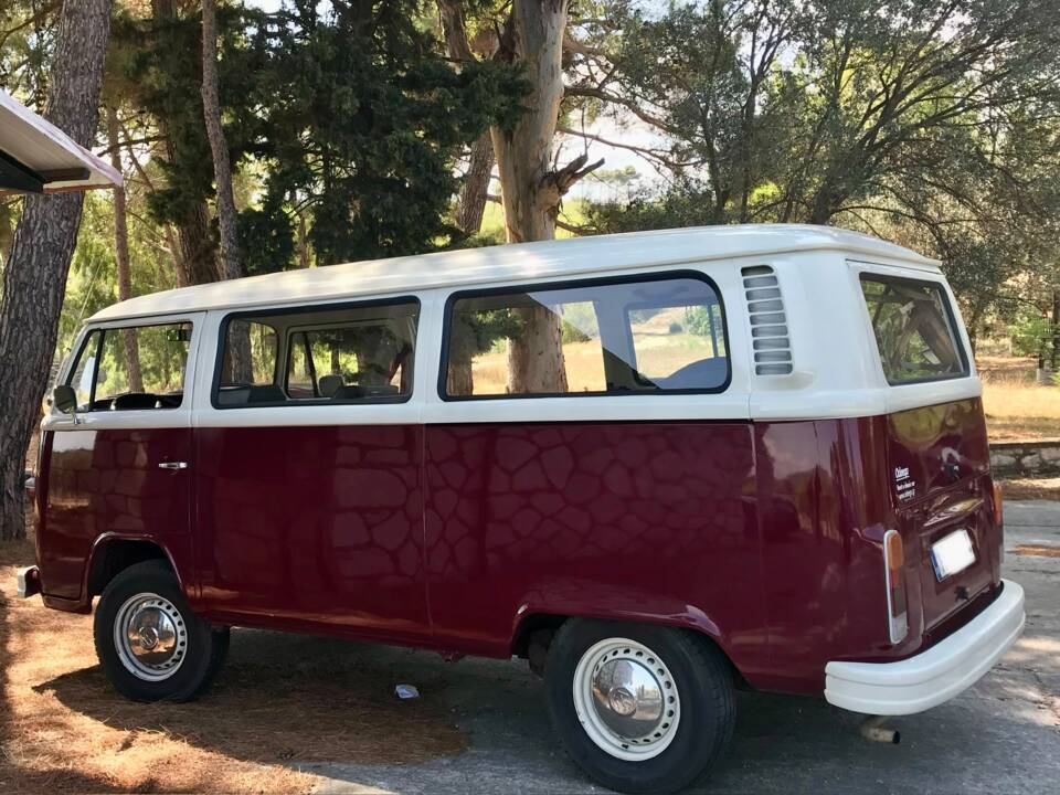 Immagine 2/4 di Volkswagen T2b Deluxe (1974)