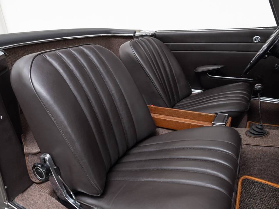 Image 22/35 de Mercedes-Benz 230 SL (1966)