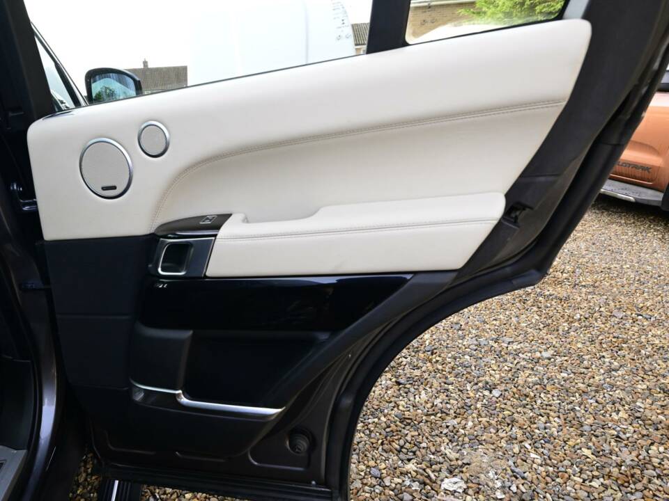Image 33/50 de Land Rover Range Rover Autobiography SDV8 (2016)