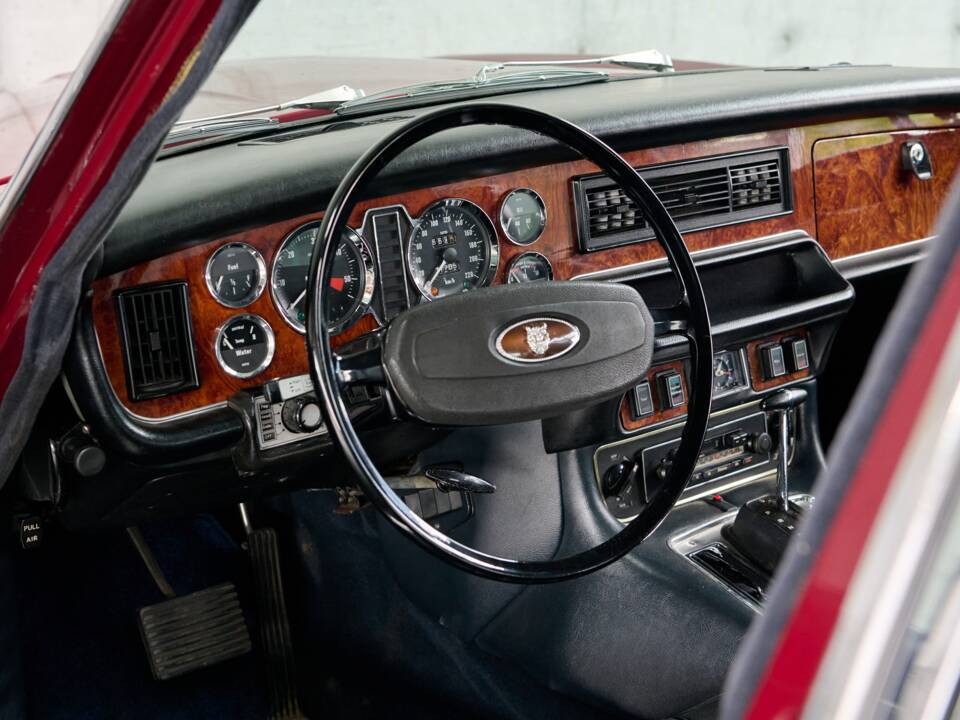 Bild 36/50 von Jaguar XJ 6 L 4.2 (1974)