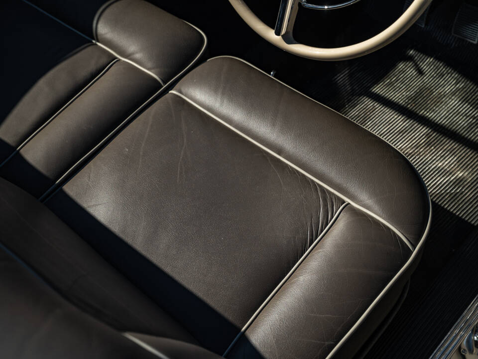Image 28/37 of Lancia Aurelia B50 (1951)