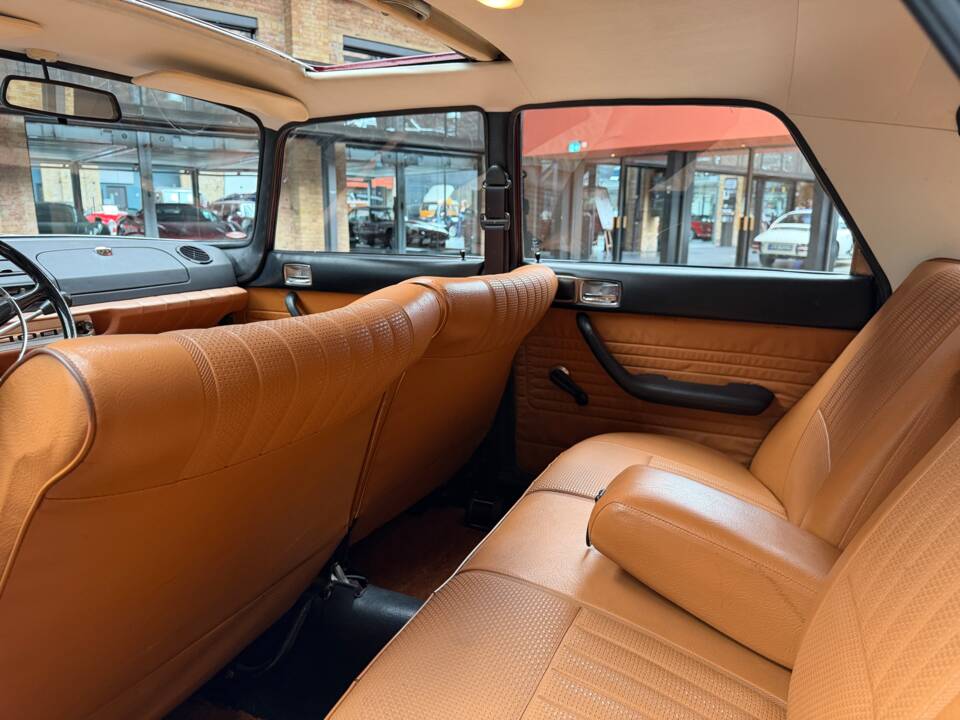 Image 18/36 of Peugeot 404 (1972)