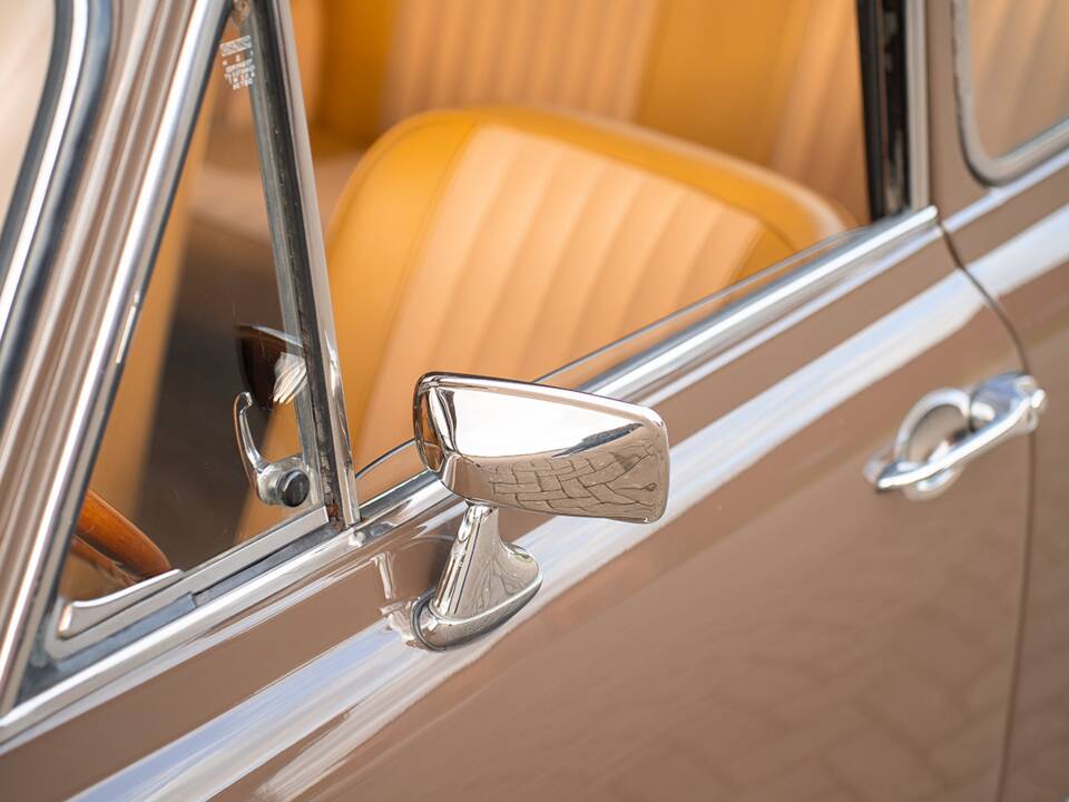 Immagine 14/36 di Innocenti Mini 1001 Export (1972)