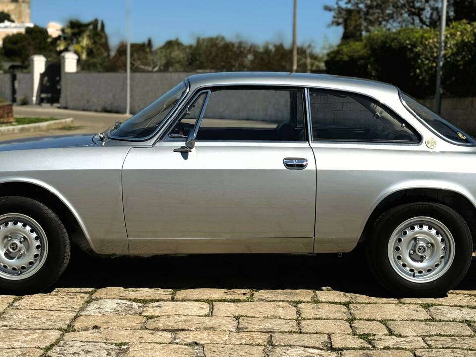 Afbeelding 23/43 van Alfa Romeo 1750 GT Veloce (1970)