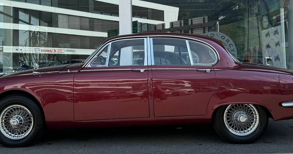 Image 3/25 de Jaguar S-Type 3.8 (1965)