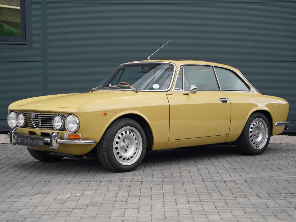 Bild 4/50 von Alfa Romeo 2000 GT Veloce (1975)