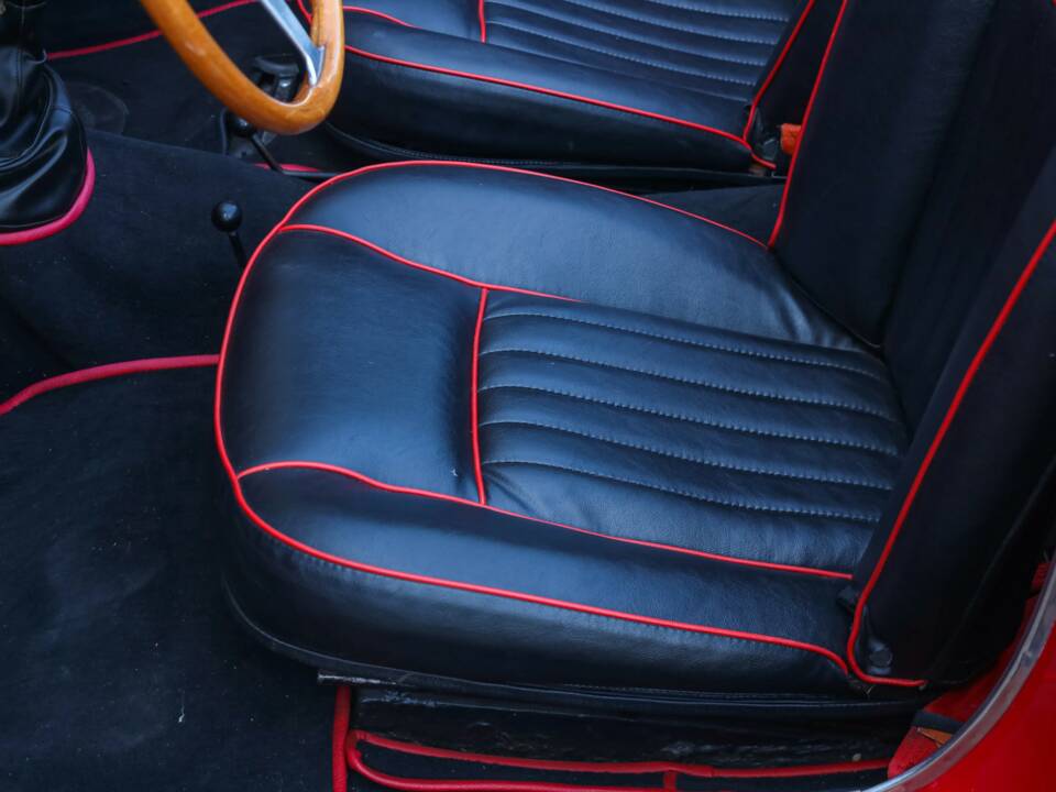 Image 43/50 of Alfa Romeo Giulia 1600 Spider (1963)