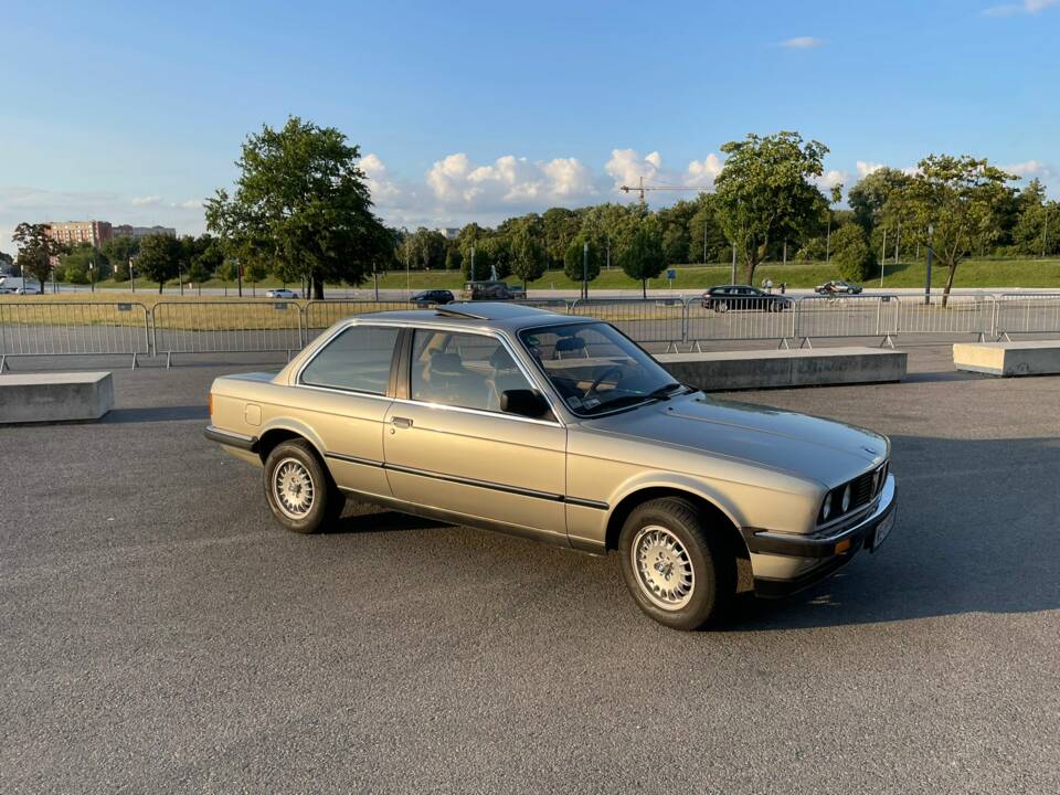Afbeelding 5/21 van BMW 325e (1985)