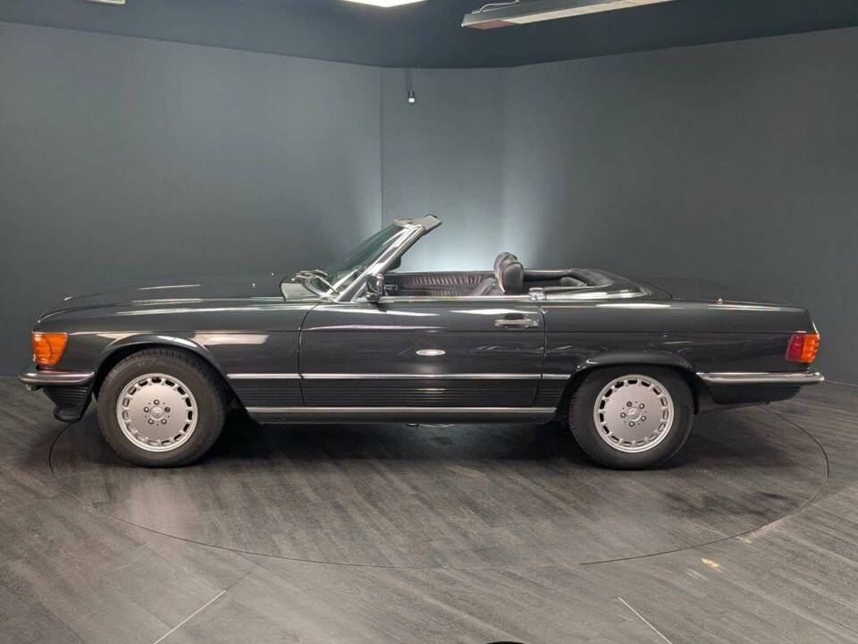 Image 13/50 of Mercedes-Benz 300 SL (1989)