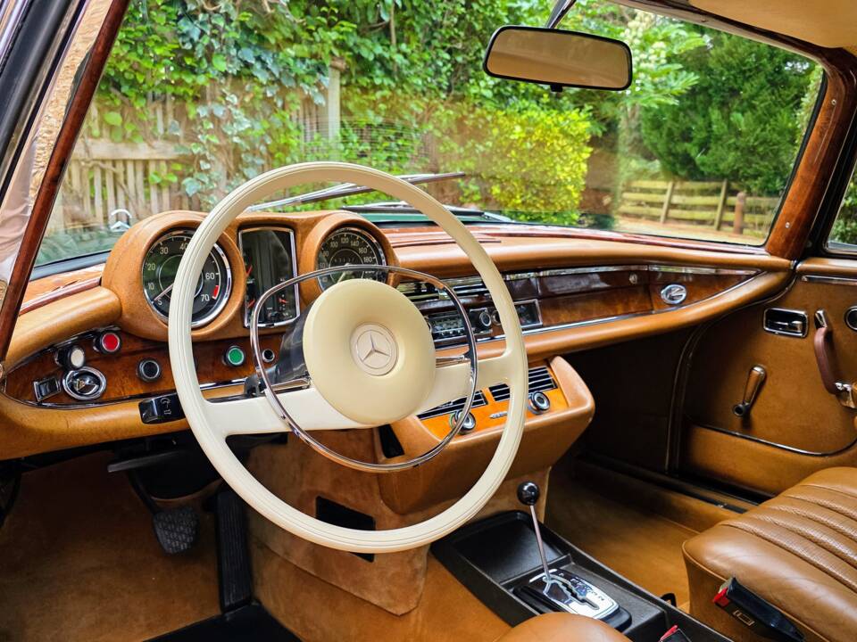 Bild 16/72 von Mercedes-Benz 280 SE 3,5 (1970)