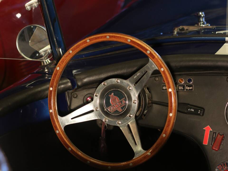 Image 47/57 of AC Cobra 427 (1965)