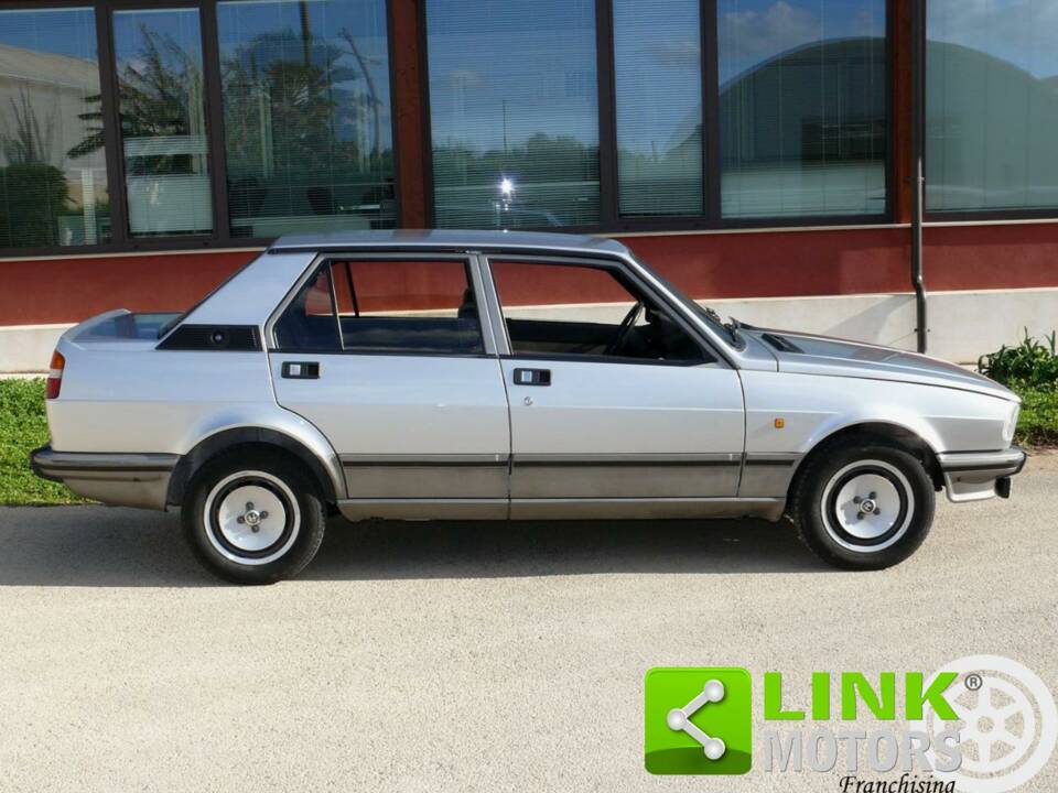 Image 4/10 de Alfa Romeo Giulietta 2.0 (1982)