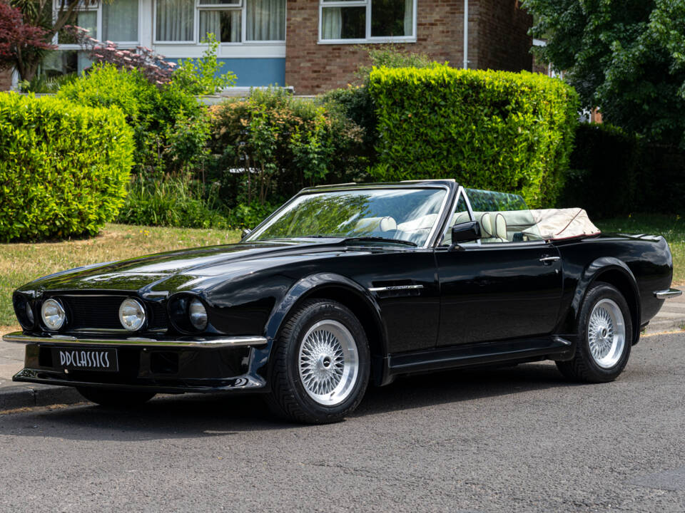 Immagine 1/32 di Aston Martin V8 Vantage Volante (1988)