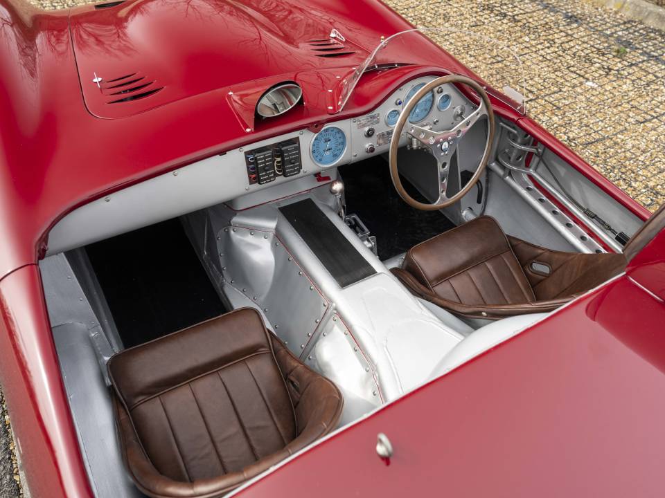 Image 43/50 of Maserati 300 S (1966)