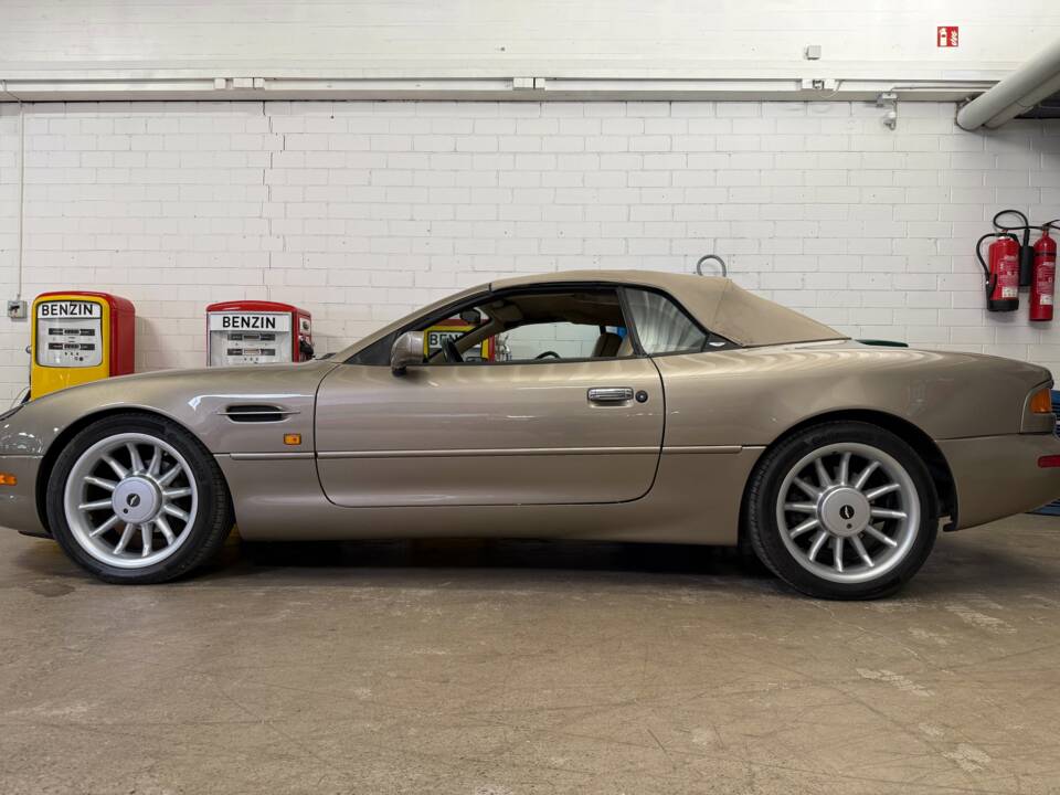 Immagine 1/17 di Aston Martin DB 7 Volante (1998)