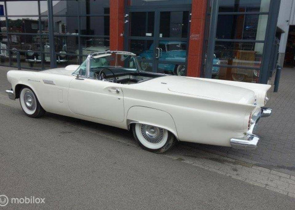 Image 4/6 of Ford Thunderbird (1957)