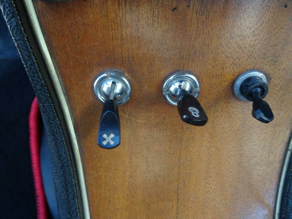 Image 19/50 de Alfa Romeo 1750 GT Veloce (1971)