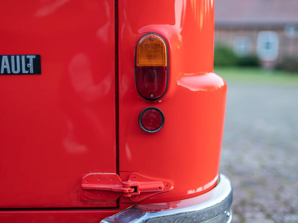 Image 16/52 of Renault Estafette (1977)