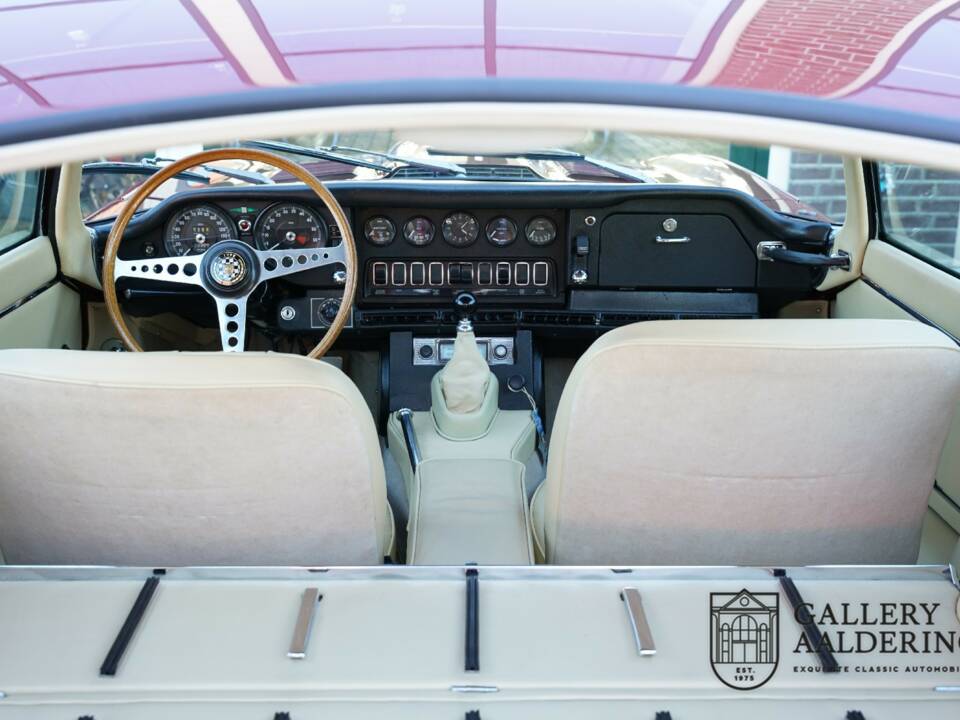 Imagen 29/50 de Jaguar E-Type (1968)