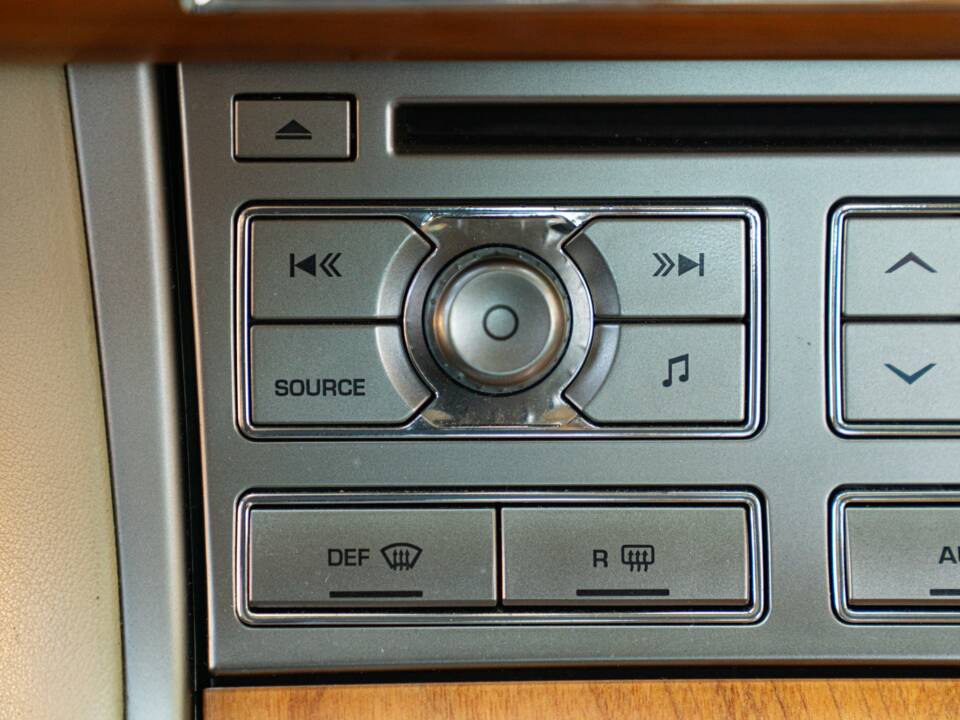 Immagine 37/50 di Jaguar XF 3.0 D-S (2008)