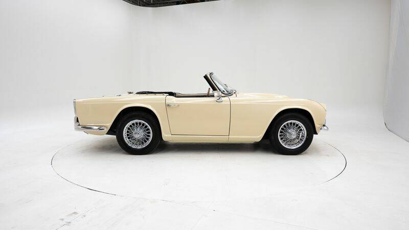 Image 9/15 of Triumph TR 4 (1965)
