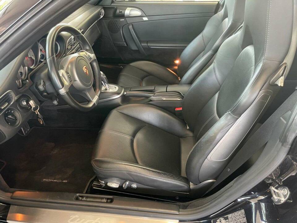 Immagine 11/17 di Porsche 911 Turbo (2010)
